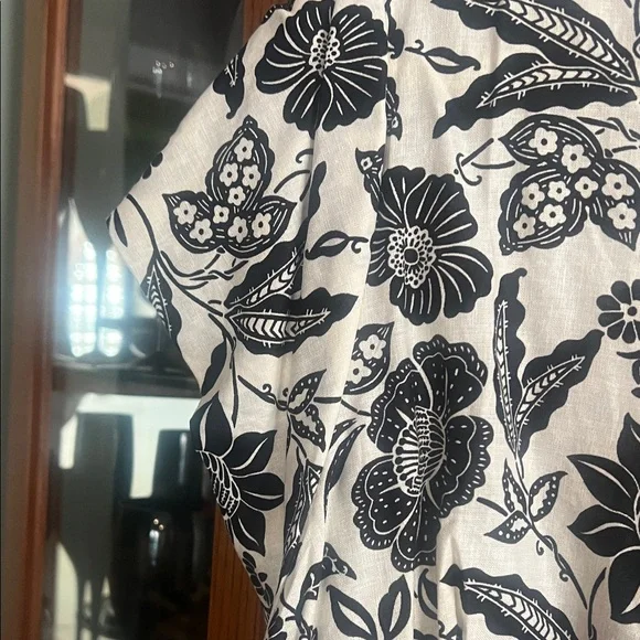 Jones New York Black and White Floral Blouse - Picture 3 of 4